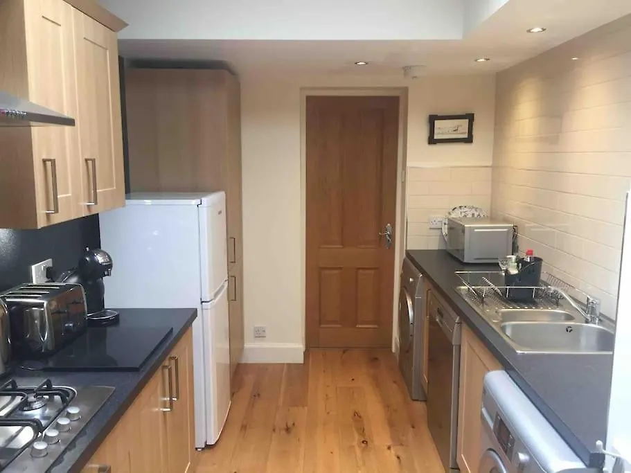 Апартаменты Wardie Garden Cottage Эдинбург